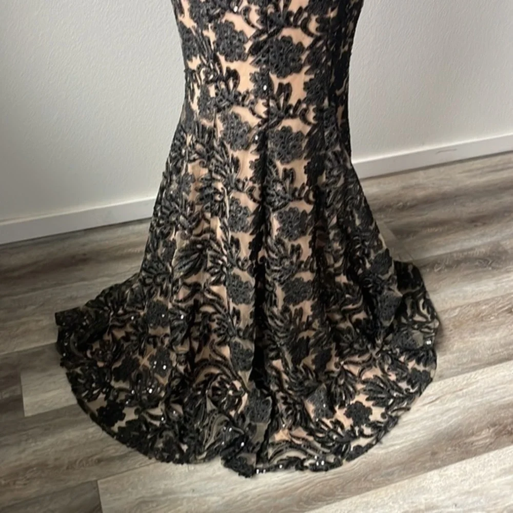 NWT Mia Paluzzi gown black sequin Floral  EXQUISITE! size 4